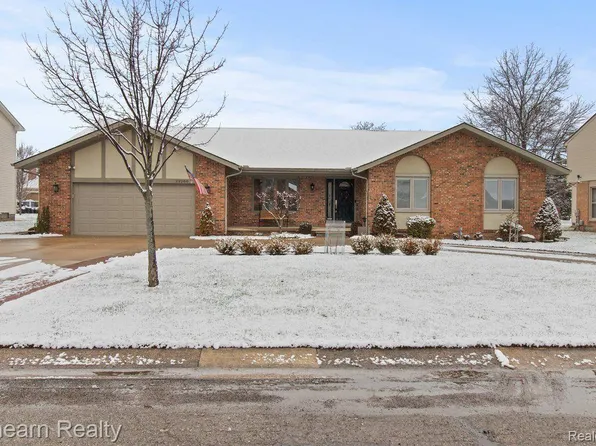 22280 Meridian Ln, Novi, MI 48375