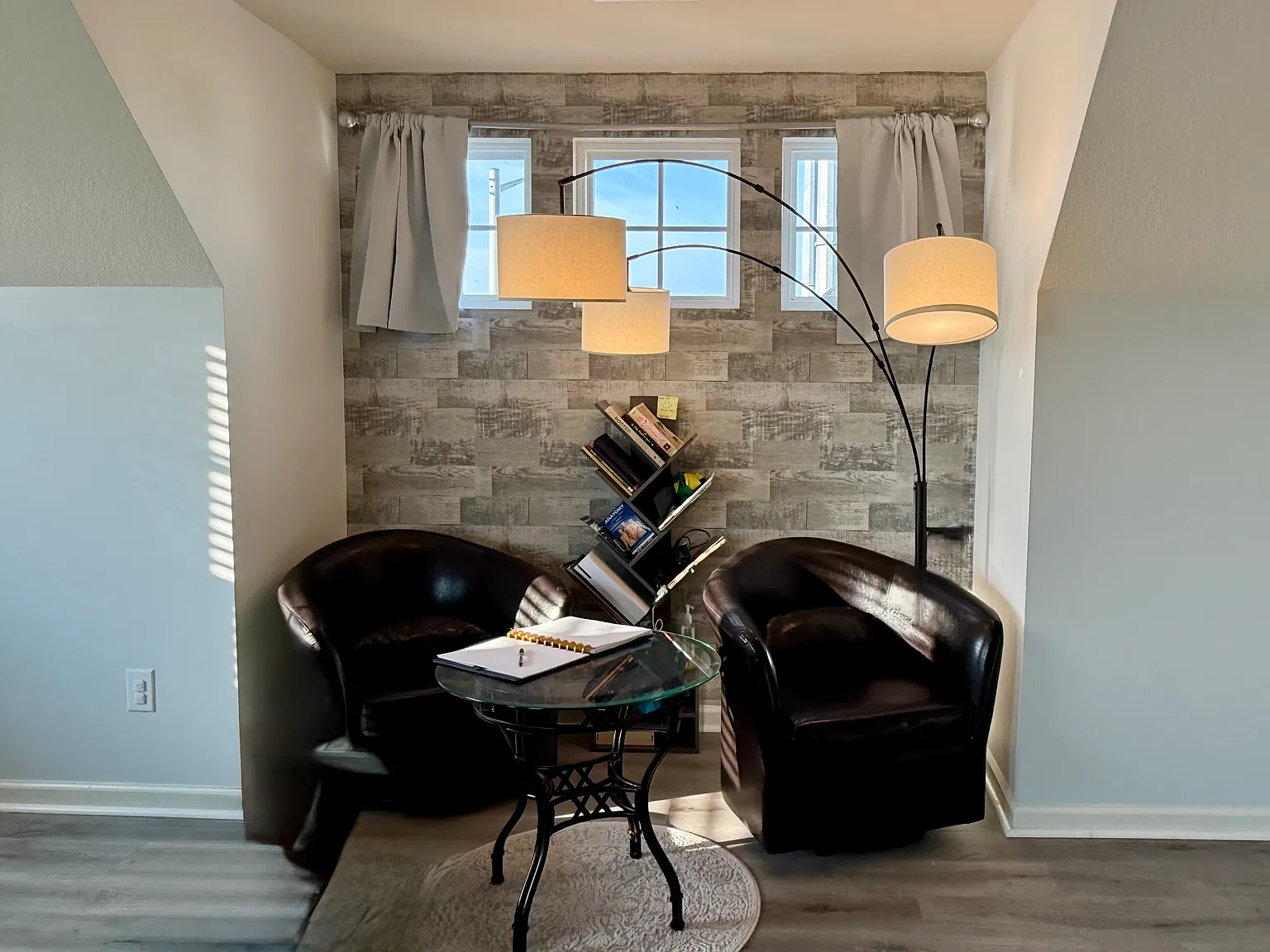 4 bed, 2.5 bath, 2400 sqft, $3,800 — Photo 4
