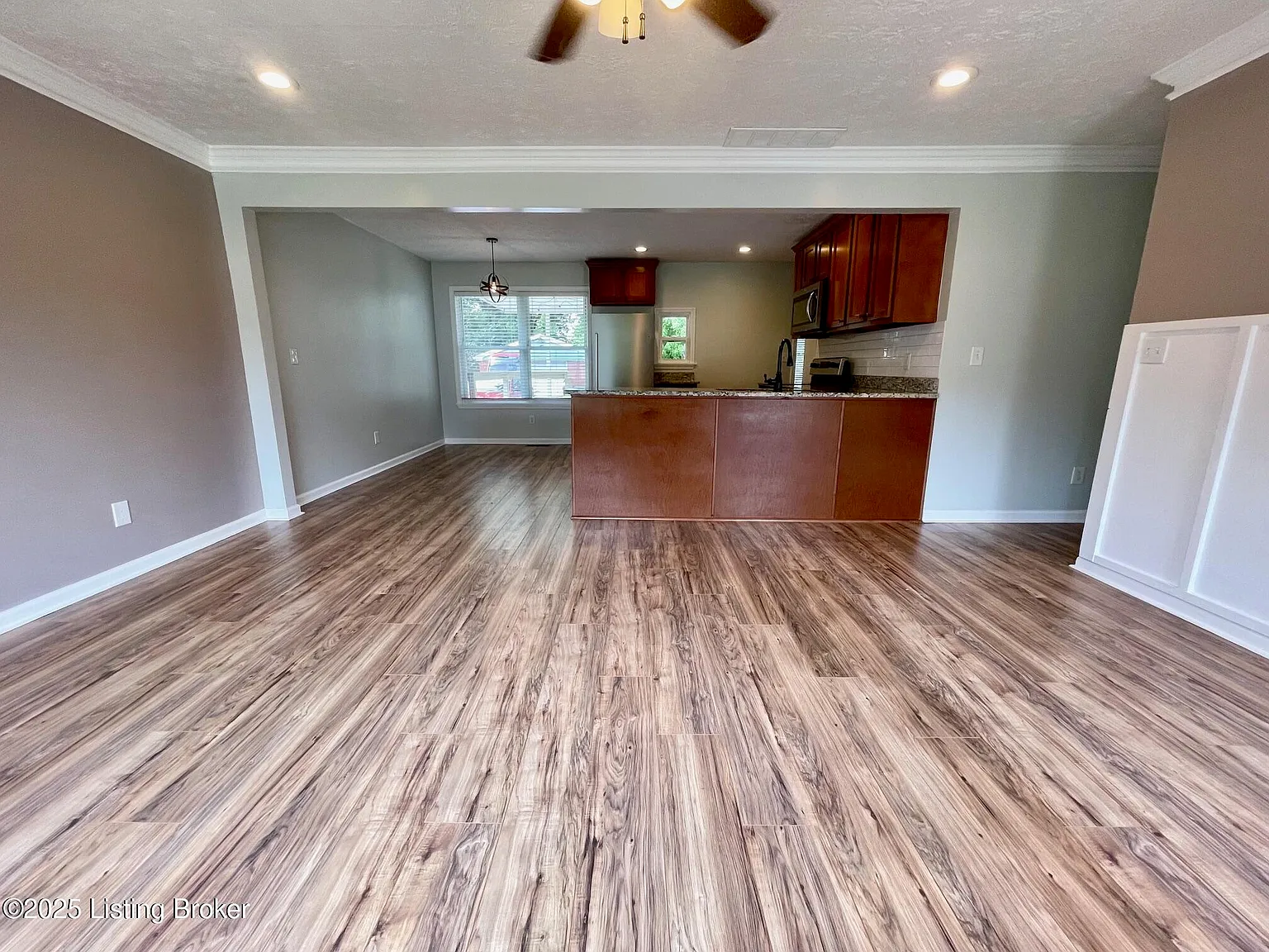 3 bed, 2.0 bath, 1400 sqft, $1,795 — Photo 3
