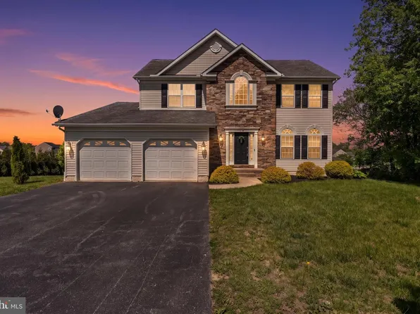 667 Hallmark Dr, Martinsburg, WV 25403