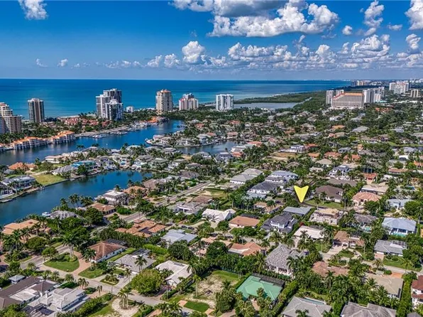 516 Neapolitan LN, NAPLES, FL 34103