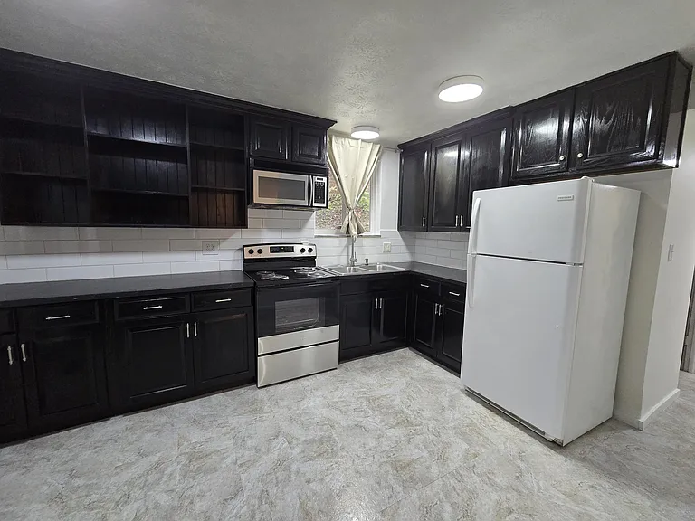 1821 Cromwell Dr #B — Photo 10