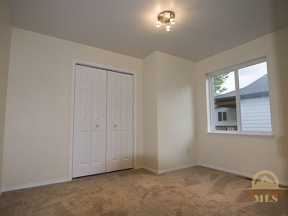 5th image of 396 N River Rock Dr
