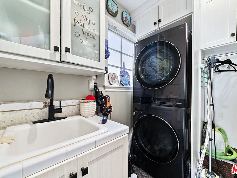 401 N McCadden Pl — Photo 28