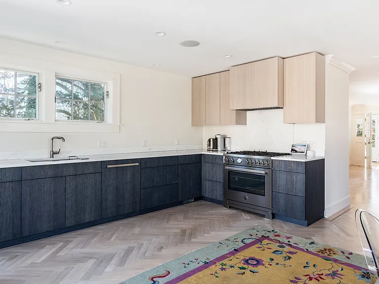 71 Franklin Ave — Photo 5