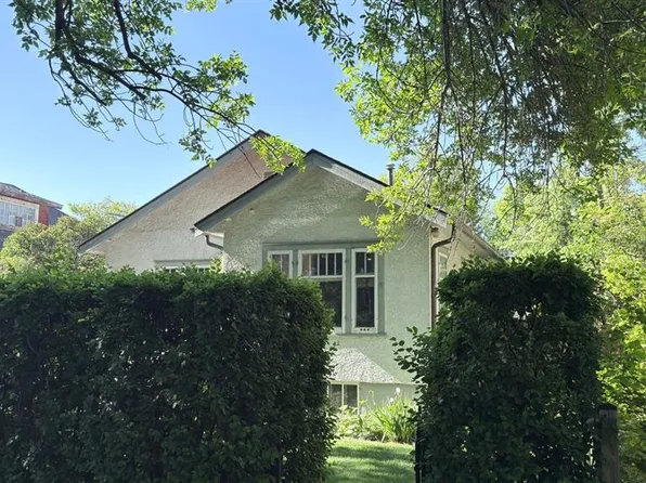 206 S 11th Ave NE, Calgary, AB T2E 0Y8