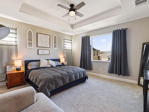 3rd image of 824 Roadrunner Way