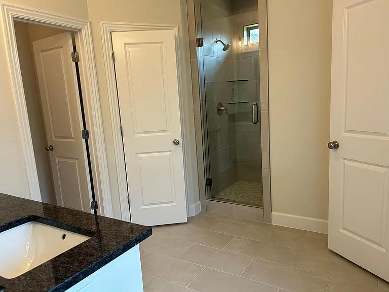 2412 Salmon St — Photo 8
