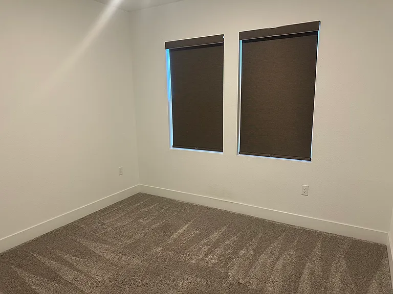 402 N Estes Way — Photo 3