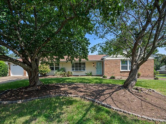 3rd image of 841 Earl Of Chesterfield Ln