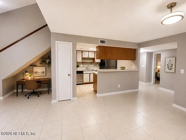 5553 Greatpine Ln S — Photo 9