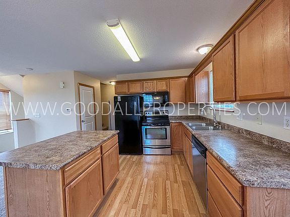 3rd image of 391 NE Satinwood