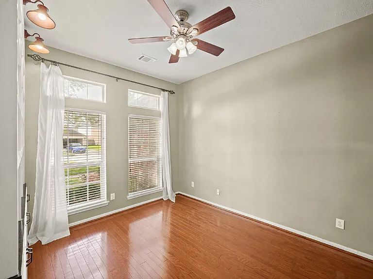 2923 Humble Dr — Photo 4