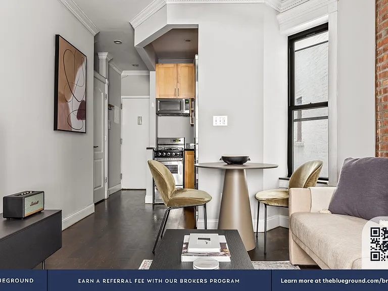 209 E 25th St #4E — Photo 4