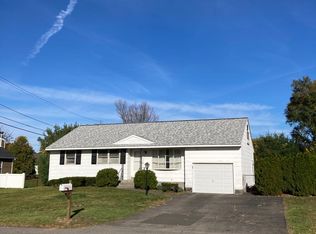 12 Karen Ct, Loudonville, NY 12211