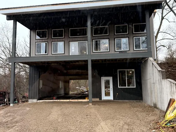 4086 Tracy Dr, Brooklyn, IA 52211