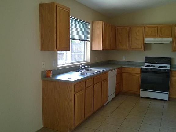 3rd image of 1233 S La Jolla Way