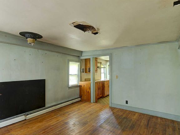 4th image of 406 Frisbee St