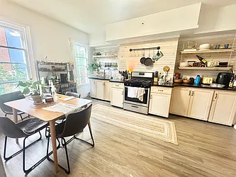 431 Metropolitan Avenue, #3