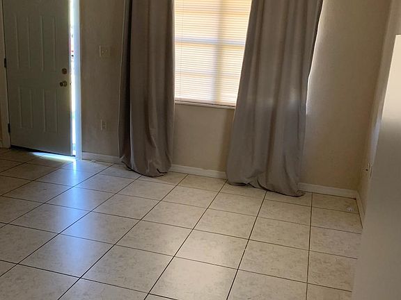4th image of 3018 Pershing Ave