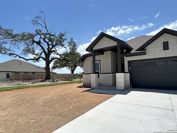 2nd image of 409 Sawtooth Oak