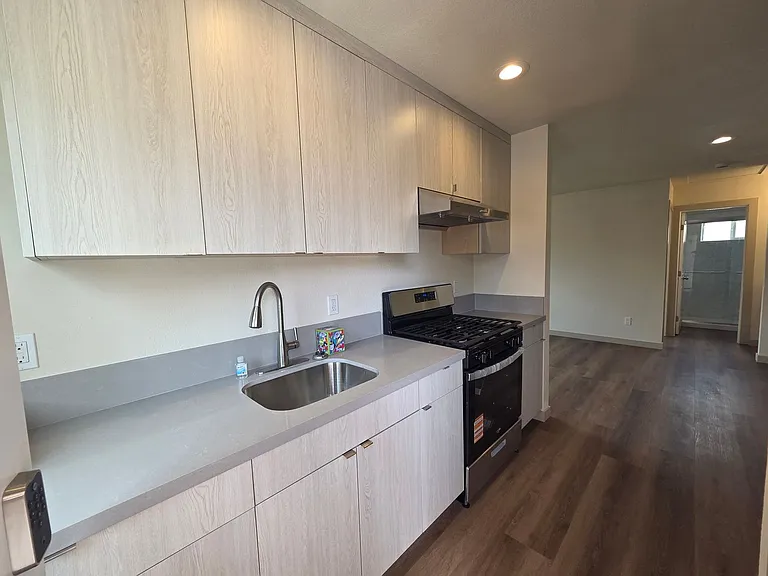 1805 Saint James Pl — Photo 1