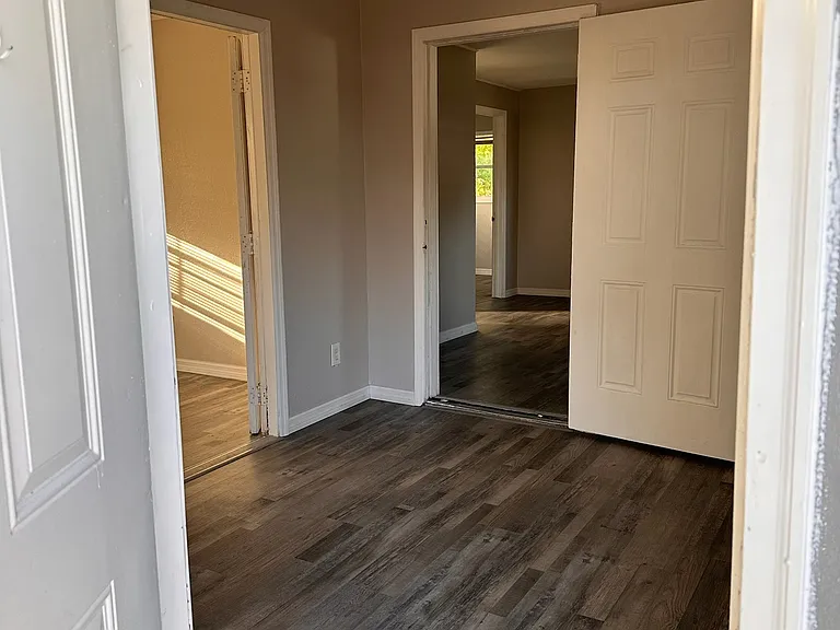1418 Woodlawn Ave — Photo 9
