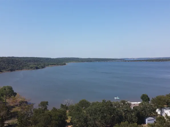 140 Meadow Pond Ct, Runaway Bay, TX 76426