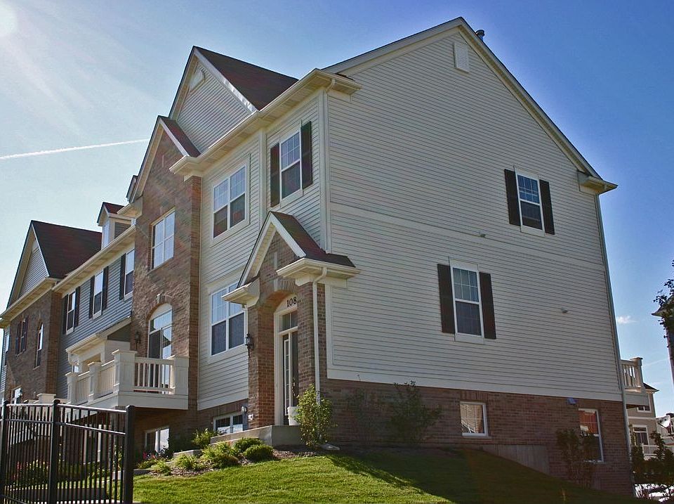 2nd image of 1084 Luxembourg Ct