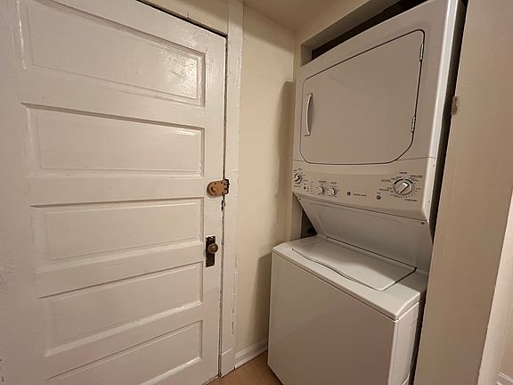 4th image of 2554 W Eastwood Ave #2