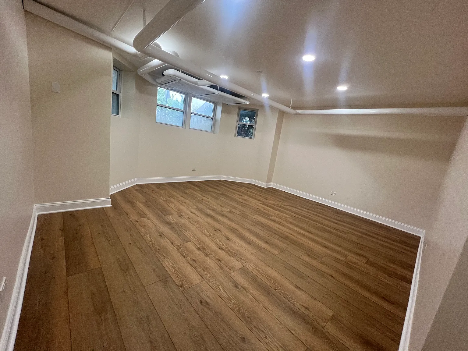 4657 N Avers Ave — Photo 3