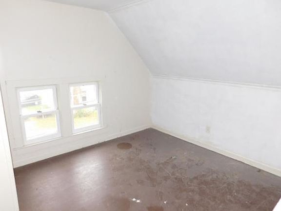 4th image of 32 Arthur Ave
