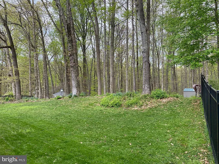 7705 Carrleigh Pkwy — Photo 30