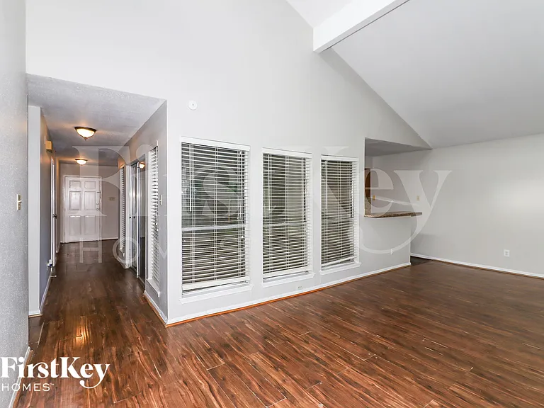 1308 Wilson Dr — Photo 5