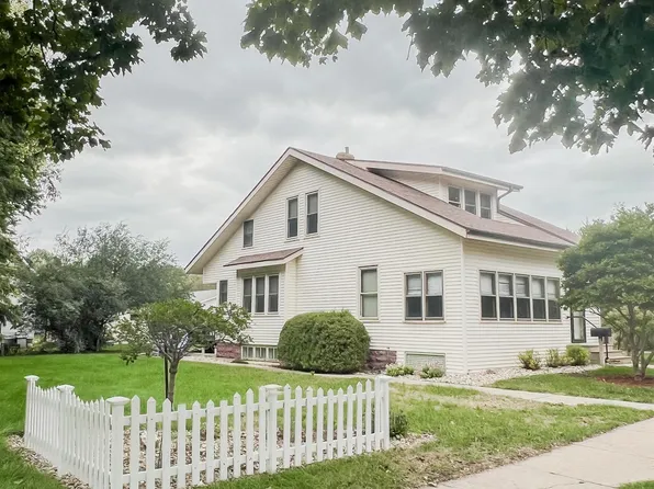 213 N Cedar St, Luverne, MN 56156