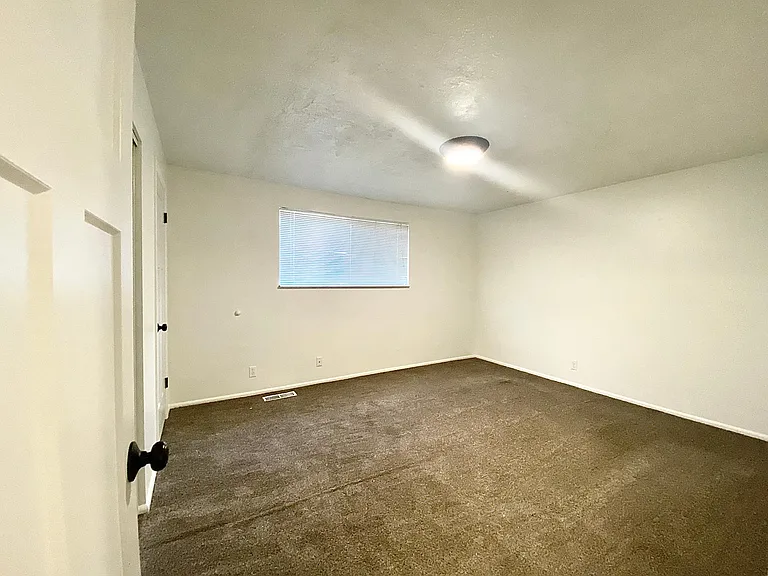 359 N 100 W #4 — Photo 14