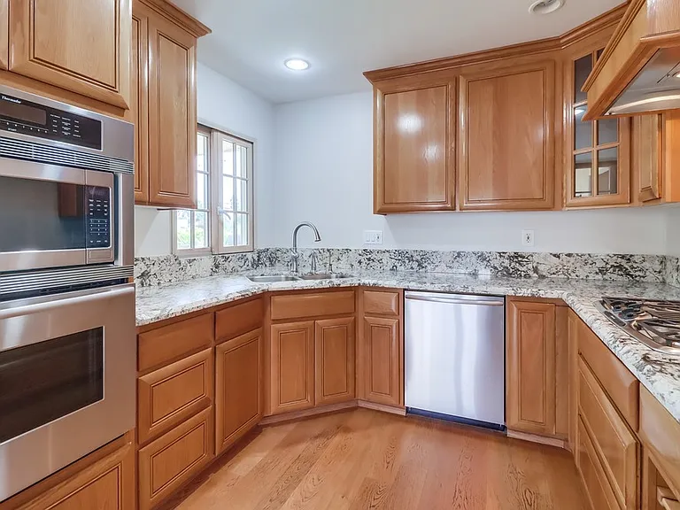 8120 Melrose Ln — Photo 6