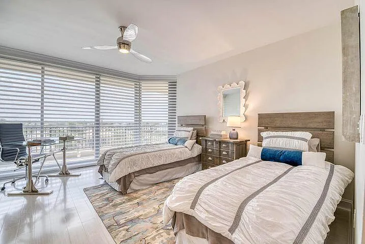 570 Ocean Dr #601 — Photo 20