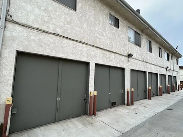 10219 Woodworth Ave — Photo 16