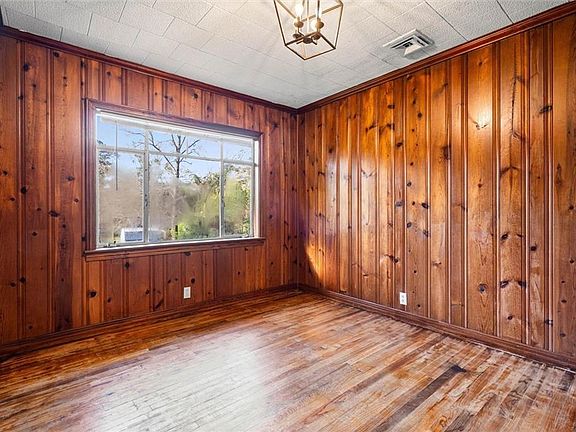 5th image of 207 Alpine St