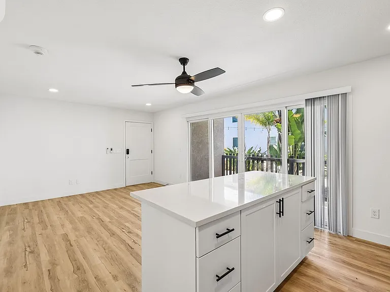 The Crest |NEWLY Renovated Studios, Lofts, 1, 2 & 3 Bedroom Homes Near the Beach — Photo 100