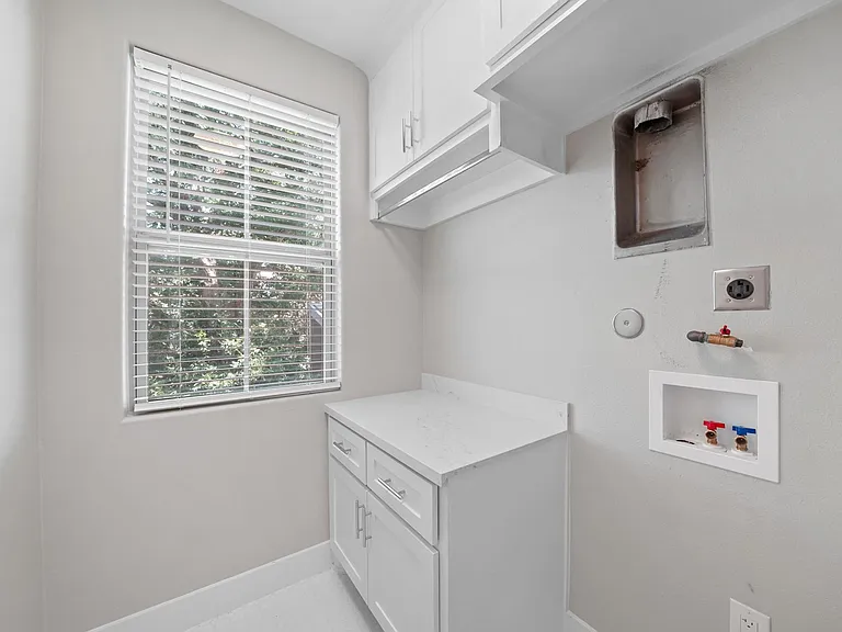 5345 Larkin St — Photo 14