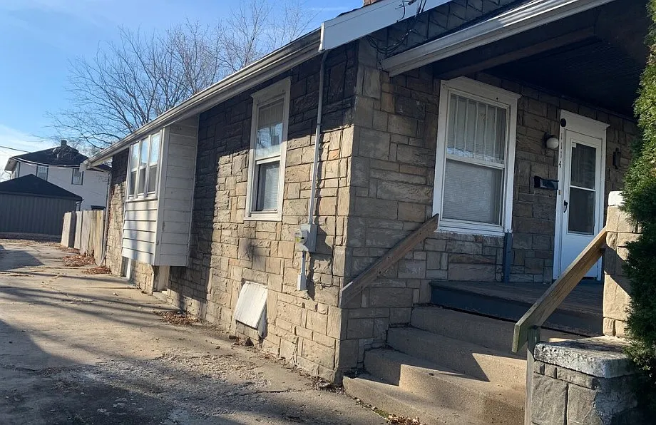 Building Photo - 1114 E Virginia Ave