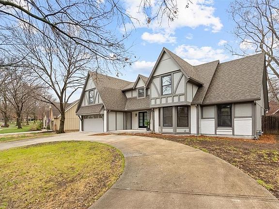 2nd image of 10075 Hemlock Dr
