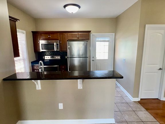 4th image of 104 Saint Charles Pl