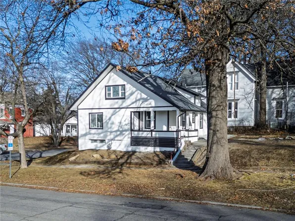 601 S 7th St, Leavenworth, KS 66048