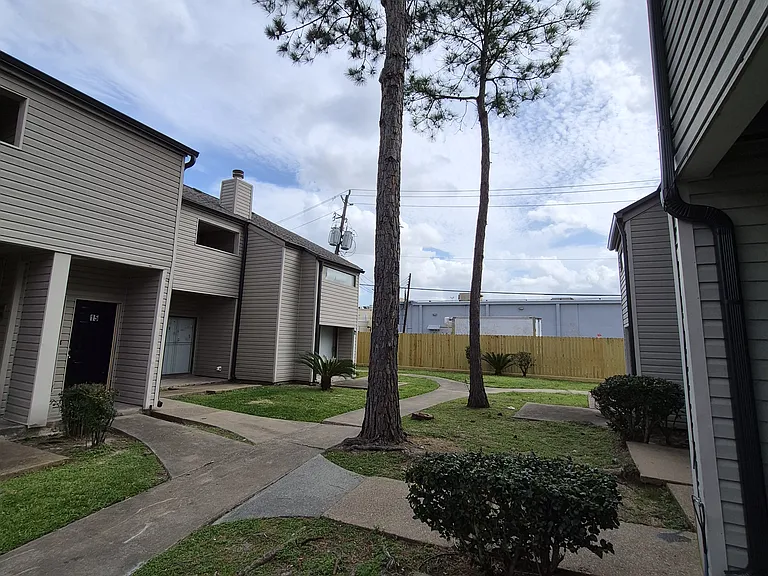 Golden Village Townhomes — Photo 51
