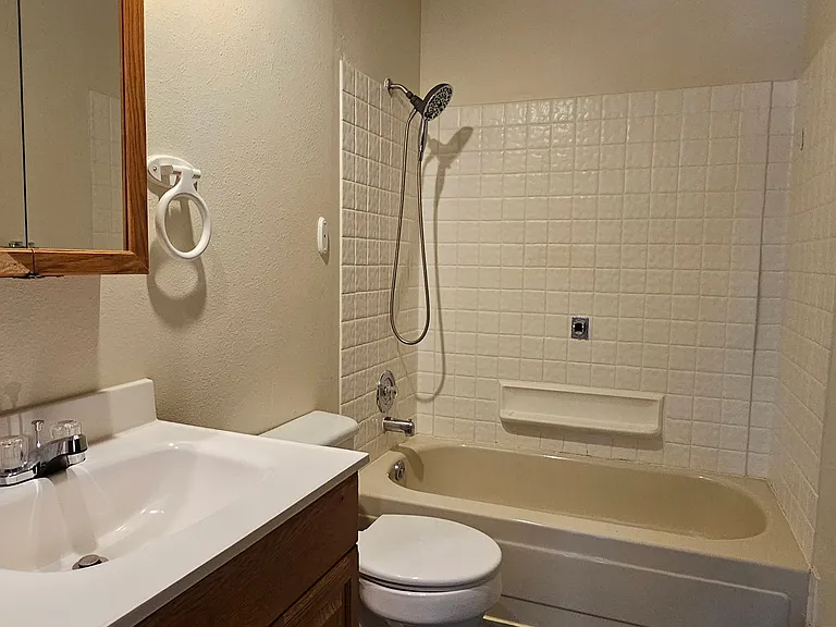 315 N Walnut St — Photo 16