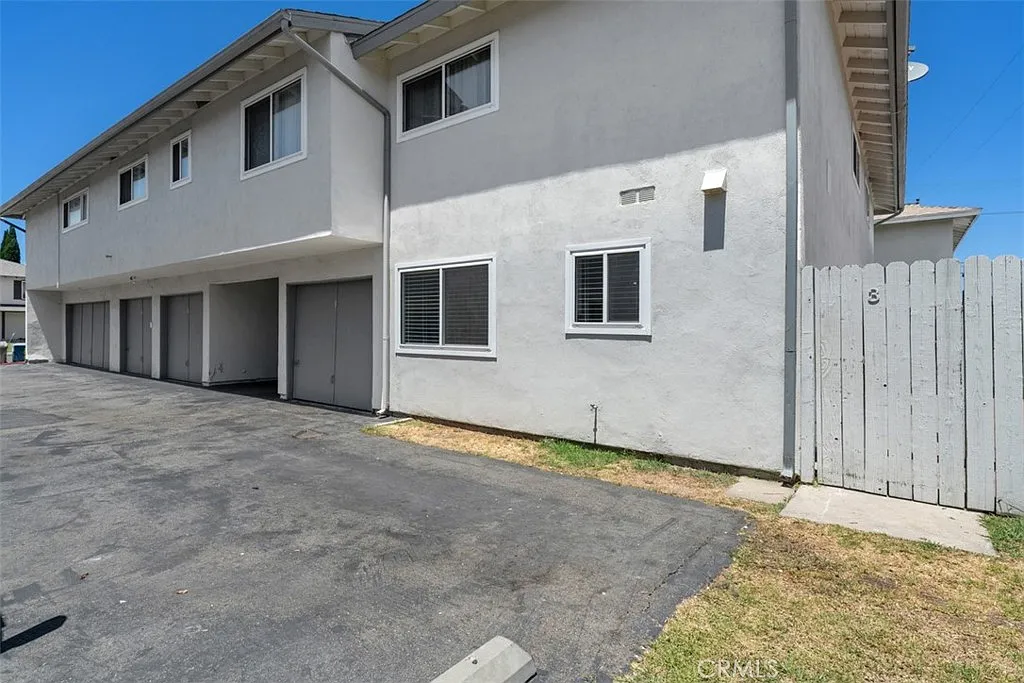 2 bed, 1.5 bath, 1032 sqft, $2,900 — Photo 4