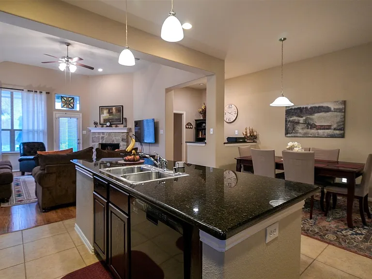 660 Payton Way — Photo 6